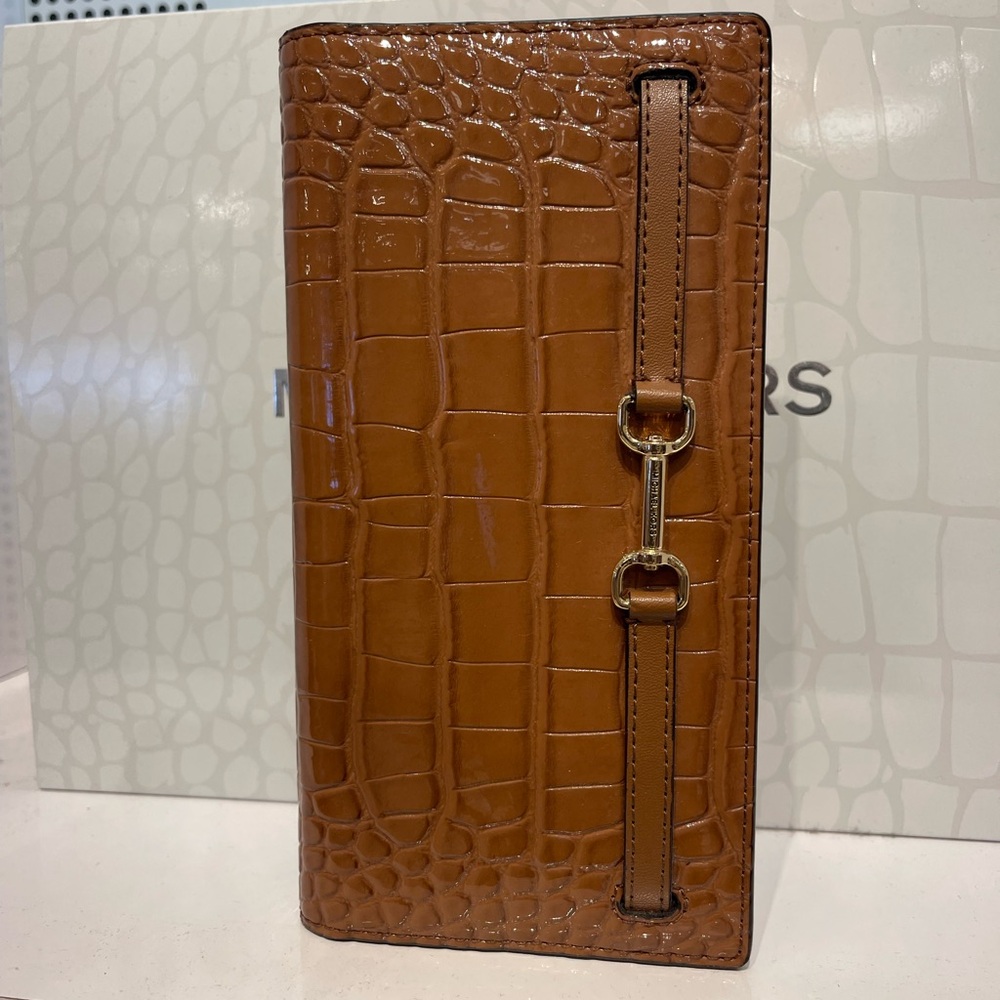 MICHAEL KORS Carson Large Snap Crocodile Embossed Bifold Wallet
Luggage
NWT - Picture 10 of 16